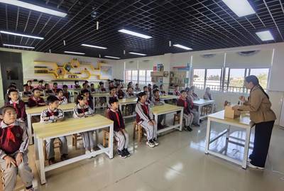 三鄉(xiāng)鎮(zhèn)小學(xué)教師獲評(píng)“全國(guó)自制教具能手”，教學(xué)模型與教具銷售備受關(guān)注