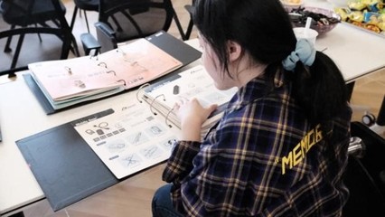 服裝學(xué)院師生赴浙江理工大學(xué)多耐福校外教學(xué)實(shí)踐基地考察時(shí)尚輔料行業(yè)與教具銷售